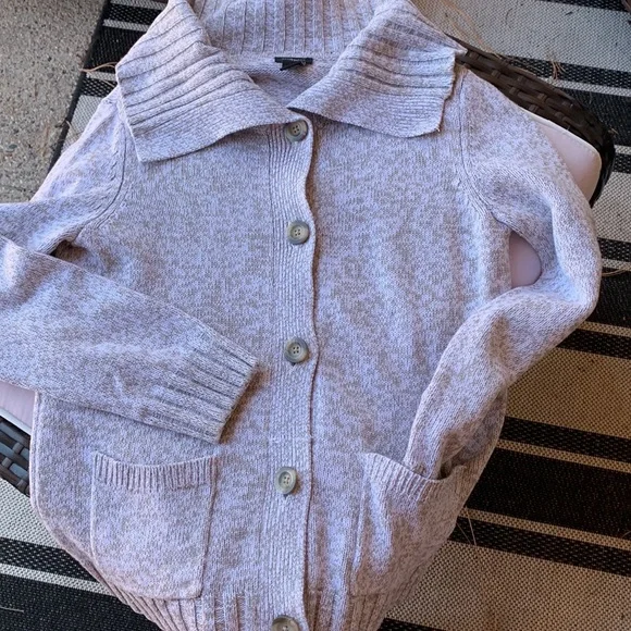 Ann Taylor cardigan sweater size medium - Picture 2 of 13